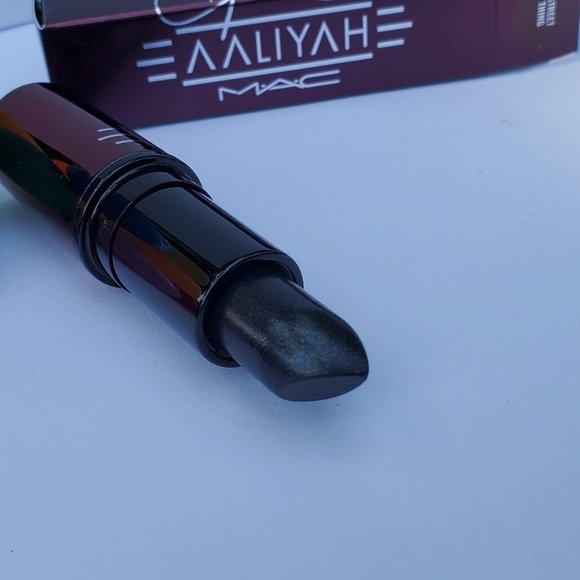 2Mac AALIYAH Amplified Creme lipstick.STREET thing - Picture 6 of 8